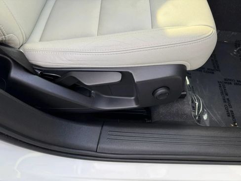 Used 2021 Volvo XC40 T4 Momentum FWD image 45