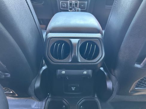Used 2023 Jeep Gladiator Rubicon w/ LED Lighting Group AWD/4WD image 30