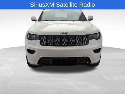 Used 2018 Jeep Grand Cherokee Altitude AWD/4WD image 11