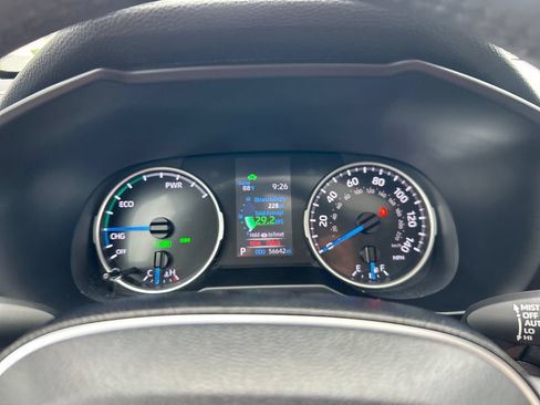 Certified 2021 Toyota RAV4 XLE Premium AWD/4WD image 18