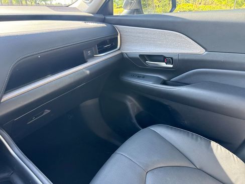Used 2025 Toyota Grand Highlander AWD Hybrid image 18