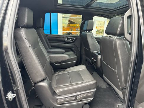 Certified 2023 Chevrolet Suburban Z71 w/ Luxury Package image 5