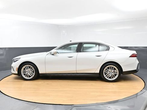 Used 2025 BMW 530i RWD image 44