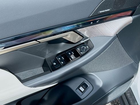 New 2027 BMW i5 xDrive40 AWD/4WD image 22