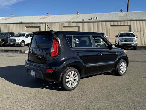 Used 2013 Kia Soul + image 9