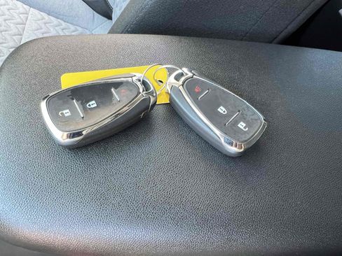 Used 2023 Chevrolet Equinox LS FWD image 9
