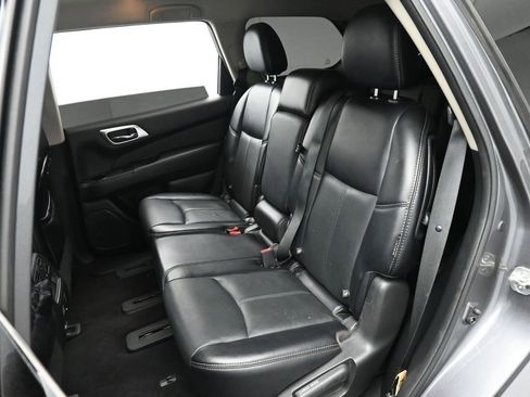 Used 2020 Nissan Pathfinder SL image 16