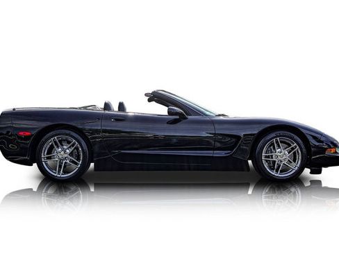 Used 1998 Chevrolet Corvette Convertible w/ Memory Pkg RWD image 2