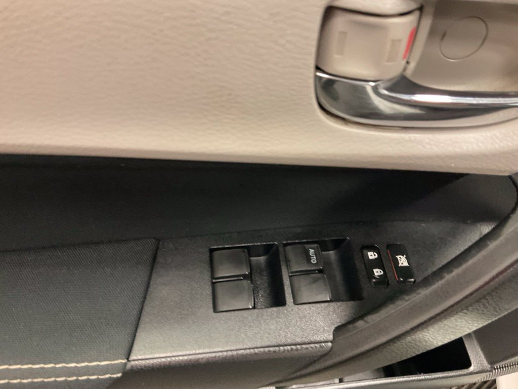Used 2014 Toyota Corolla LE FWD image 11