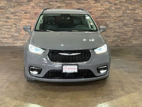 Used 2022 Chrysler Pacifica Touring-L AWD/4WD image 32