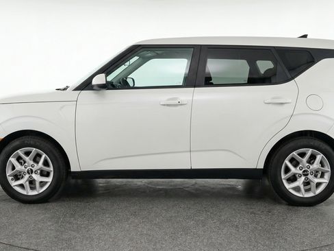 Used 2025 Kia Soul LX w/ LX Technology Package image 5