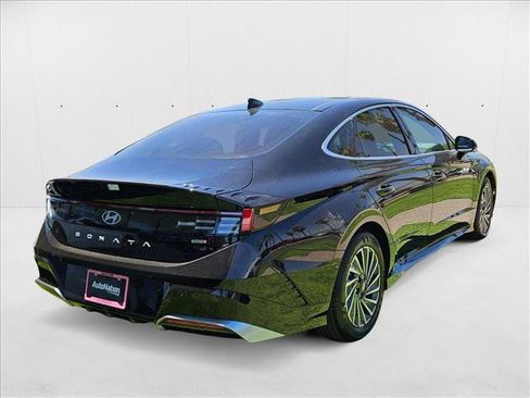 New 2025 Hyundai Sonata Limited image 2