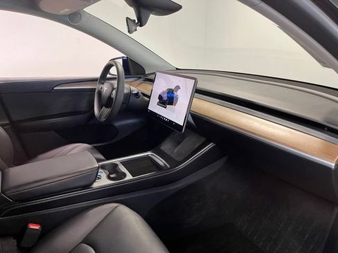 Used 2024 Tesla Model Y Long Range AWD/4WD image 11
