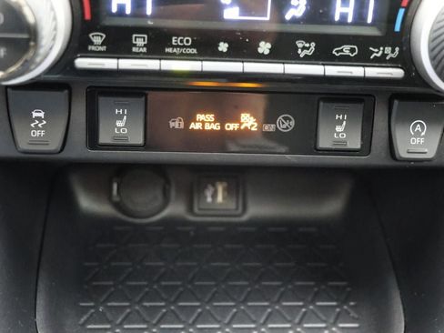 Used 2025 Toyota RAV4 XLE w/ Convenience Package image 22