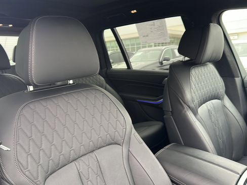 Certified 2024 BMW X7 M60i w/ Executive Package image 25