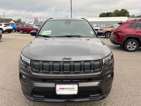 Used 2022 Jeep Compass Altitude w/ Sun and Sound Group image 2