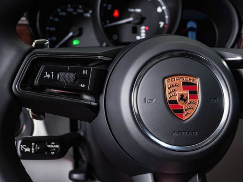 Certified 2026 Porsche Macan AWD/4WD image 20