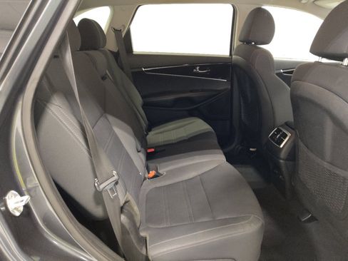 Used 2020 Kia Sorento LX FWD image 19