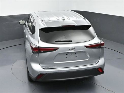 Certified 2025 Toyota Highlander XLE FWD image 44