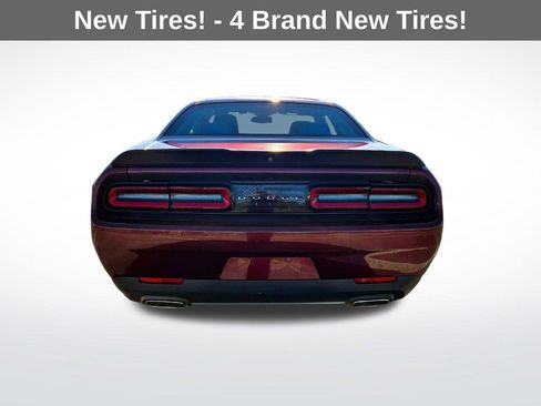 Used 2017 Dodge Challenger SXT image 7