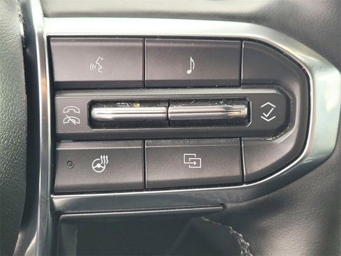 Used 2025 GMC Acadia Elevation image 23