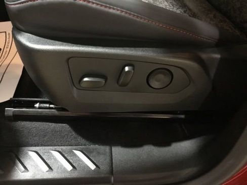 Used 2024 Chevrolet Colorado Z71 w/ Z71 Convenience Package 2 image 31