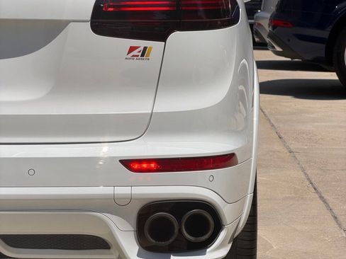 Used 2016 Porsche Cayenne GTS AWD/4WD image 14