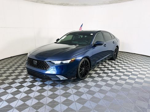 Used 2023 Honda Accord Touring image 7