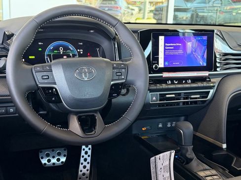 Certified 2026 Toyota Camry SE FWD image 32
