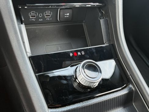 Used 2025 Jeep Grand Cherokee Laredo X w/ Luxury Tech Group I AWD/4WD image 15