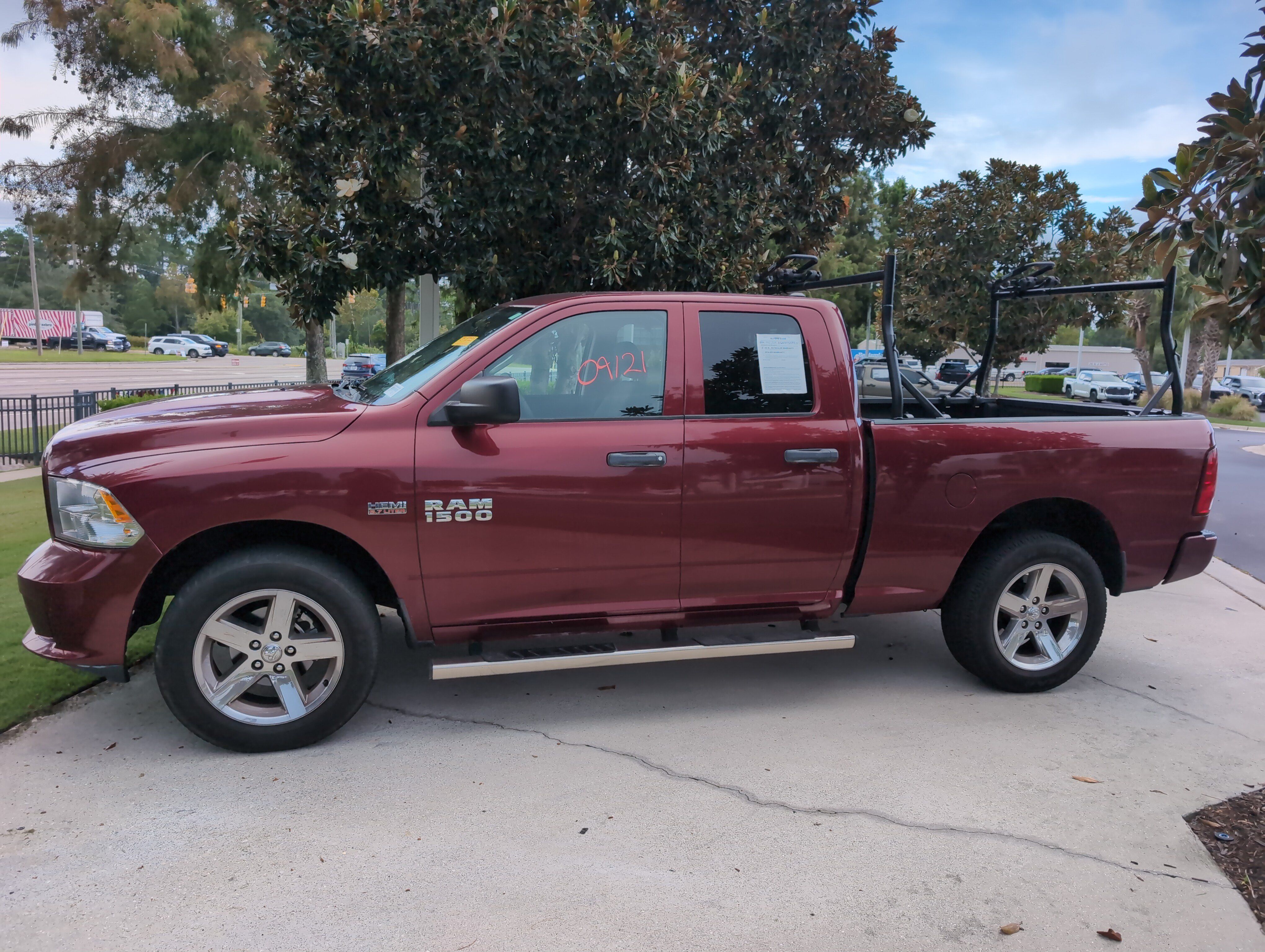 Used 2017 RAM 1500 Express w/ Express Value Package AWD/4WD image 7