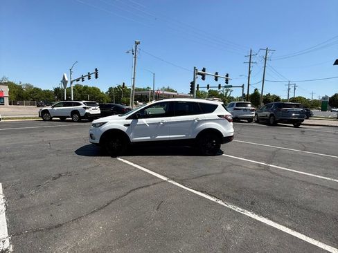 Used 2018 Ford Escape SE w/ SE Sport Appearance Package AWD/4WD image 8