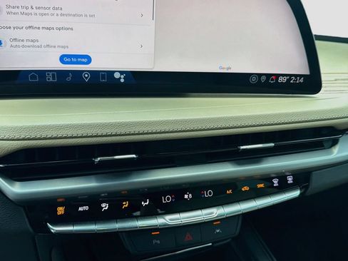 Used 2025 Cadillac XT4 Premium Luxury FWD image 16