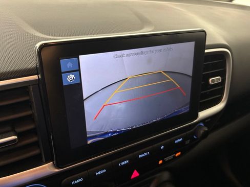 Used 2025 Hyundai Venue SEL FWD image 28