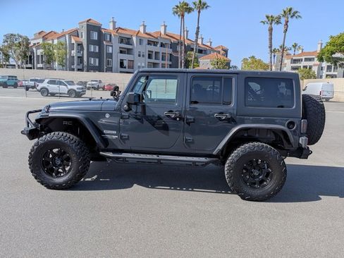 Used 2018 Jeep Wrangler Unlimited Sport S image 9