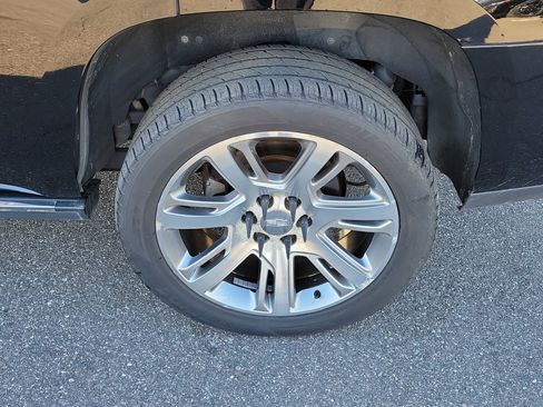 Used 2015 Cadillac Escalade Premium image 40