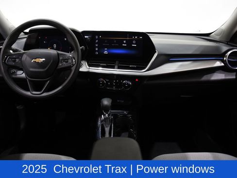 Used 2025 Chevrolet Trax LT image 8