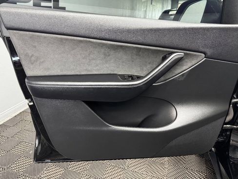 Used 2021 Tesla Model Y Long Range AWD/4WD image 37