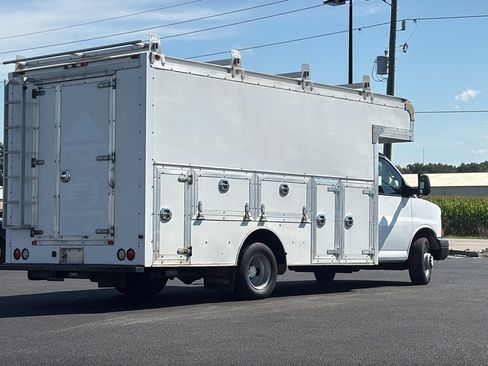 Used 2016 Chevrolet Express 3500 RWD image 4