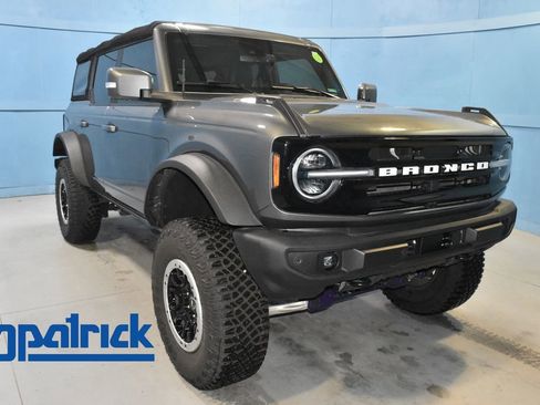 Used 2022 Ford Bronco Outer Banks w/ Sasquatch Package AWD/4WD image 1