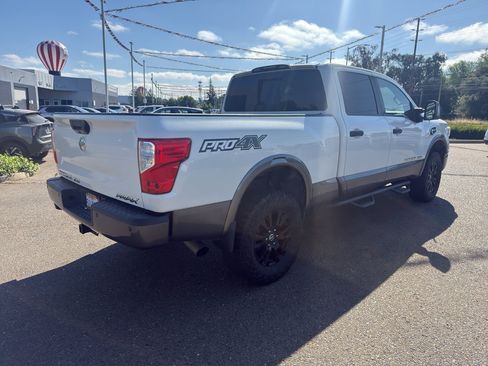 Used 2018 Nissan Titan PRO-4X w/ Pro-4x Convenience Package AWD/4WD image 5