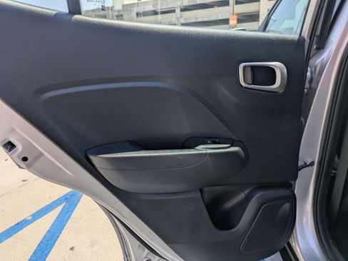 Used 2025 Hyundai Venue SEL FWD image 25