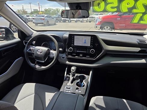 Used 2021 Toyota Highlander L AWD/4WD image 5