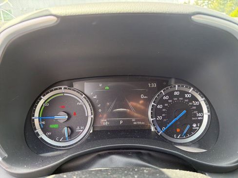 Used 2020 Toyota Highlander XLE AWD/4WD image 11