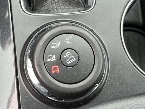 Used 2017 Ford Explorer XLT w/ Equipment Group 201A AWD/4WD image 31