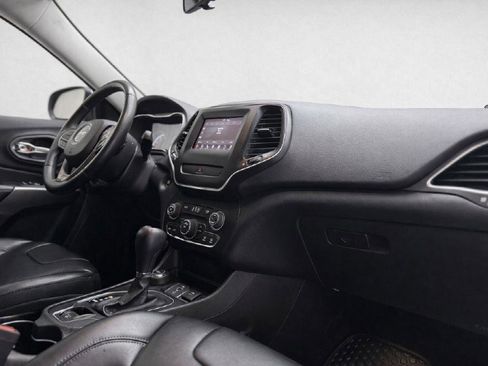 Used 2019 Jeep Cherokee Latitude Plus w/ Cold Weather Group AWD/4WD image 34