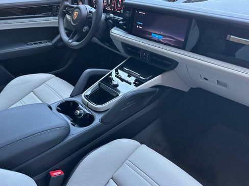 New 2026 Porsche Cayenne Coupe AWD/4WD image 18