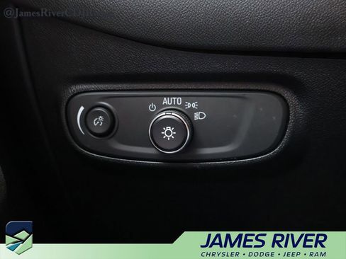 Used 2018 Chevrolet Equinox LT image 31