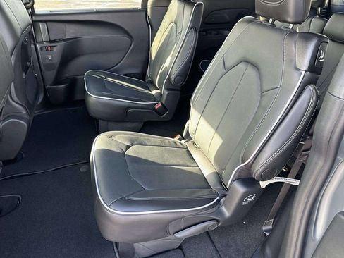 New 2026 Chrysler Pacifica Limited w/ S Appearance Package image 8
