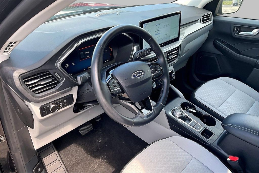 Certified 2025 Ford Escape Active w/ Active Premium Tech Pack FWD image 13